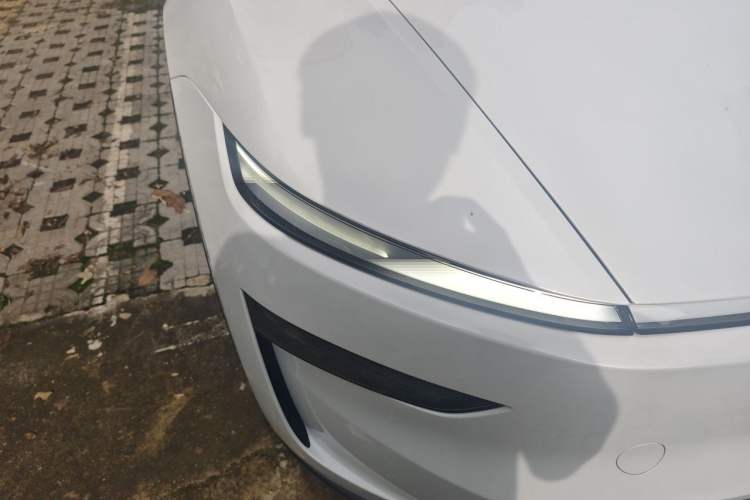 Used Tesla Model Y 2026 Model Long-Range Rear-Wheel-Drive Version Right Front Headlight