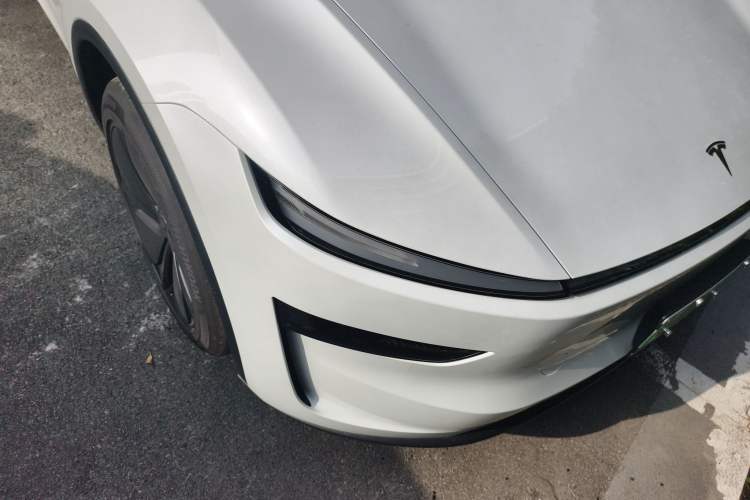 Used Tesla Model Y 2026 Model Long-Range Rear-Wheel-Drive Version Right Front Headlight