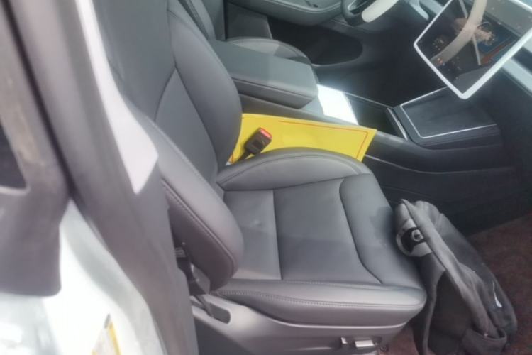 Used Tesla Model Y 2026 Model Long-Range Rear-Wheel-Drive Version Right Front Seat