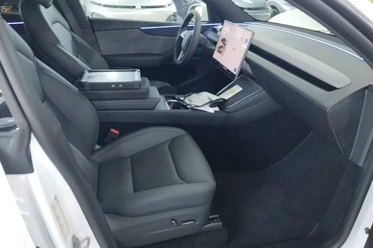 Used Tesla Model Y 2026 Facelifted Long-Range Rear-Drive Model Right Front Seat