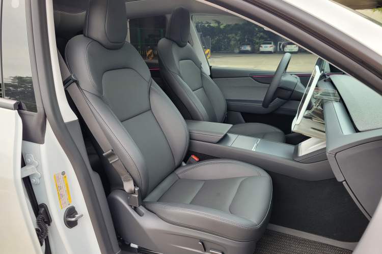 Used Tesla Model Y 2026 Model Long-Range Rear-Wheel-Drive Version Right Front Seat