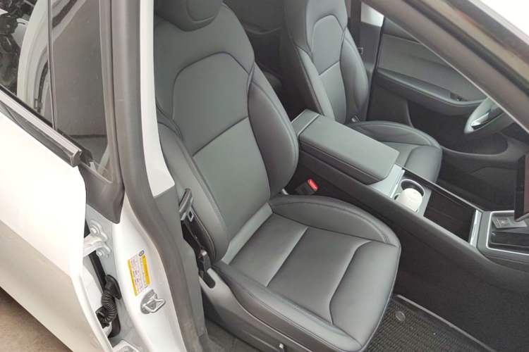 Used Tesla Model Y 2026 Model Long-Range Rear-Wheel-Drive Version Right Front Seat