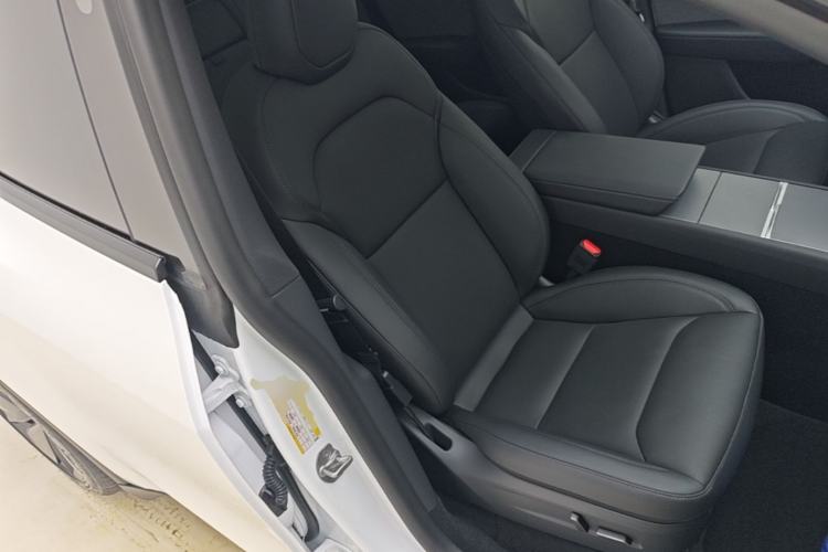 Used Tesla Model Y 2026 Rear-Drive Model Right Front Seat