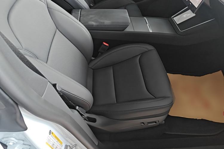 Used Tesla Model Y 2026 Rear-Drive Model Right Front Seat