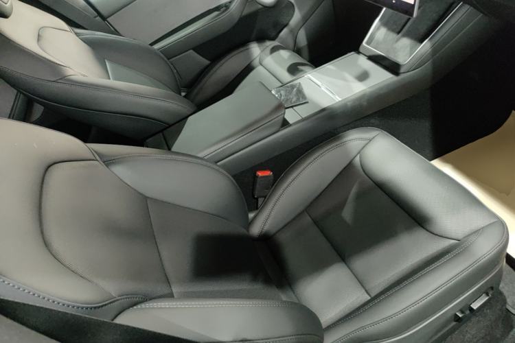 Used Tesla Model Y 2026 Facelifted Long-Range Rear-Drive Model Right Front Seat
