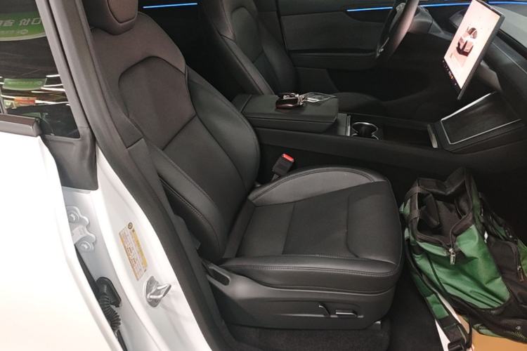 Used Tesla Model Y 2026 Model Long-Range Rear-Wheel-Drive Version Right Front Seat