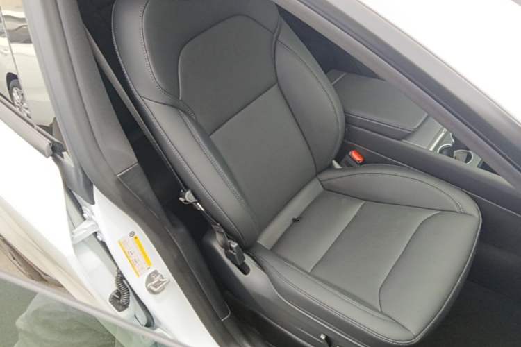 Used Tesla Model Y 2026 Facelifted Long-Range Rear-Drive Model Right Front Seat
