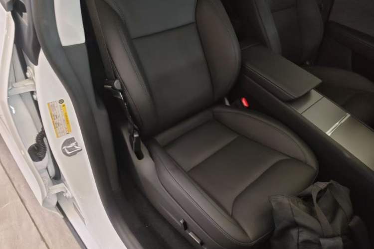 Used Tesla Model Y 2026 Model Long-Range Rear-Wheel-Drive Version Right Front Seat