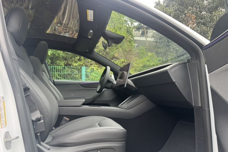 Used Tesla Model Y 2026 Model Long-Range Rear-Wheel-Drive Version Right Front Seat
