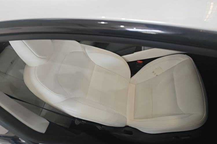 Used Tesla Model Y 2026 Model Long-Range Rear-Wheel-Drive Version Right Front Seat