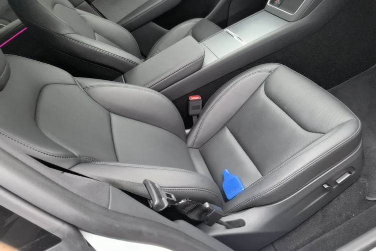 Used Tesla Model Y 2026 Facelifted Long-Range Rear-Drive Model Right Front Seat