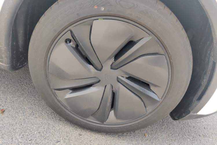 Used Tesla Model Y 2026 Rear-Drive Model Right Front Wheel Hub