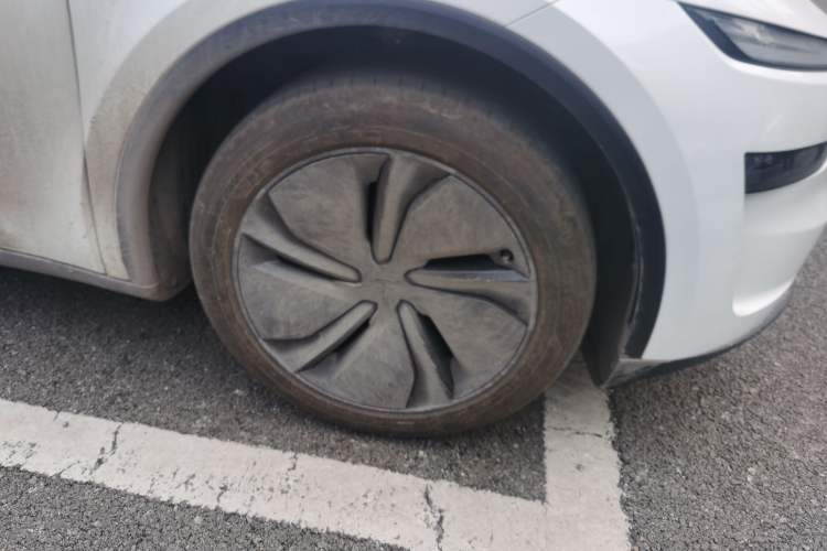 Used Tesla Model Y 2026 Rear-Drive Model Right Front Wheel Hub
