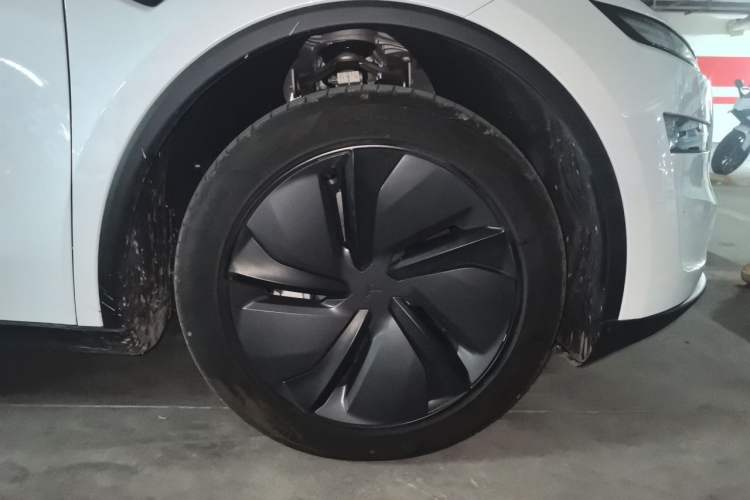 Used Tesla Model Y 2026 Facelifted Long-Range Rear-Drive Model Right Front Wheel Hub