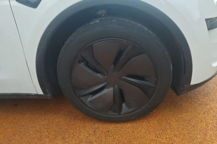 Used Tesla Model Y 2026 Rear-Drive Model Right Front Wheel Hub