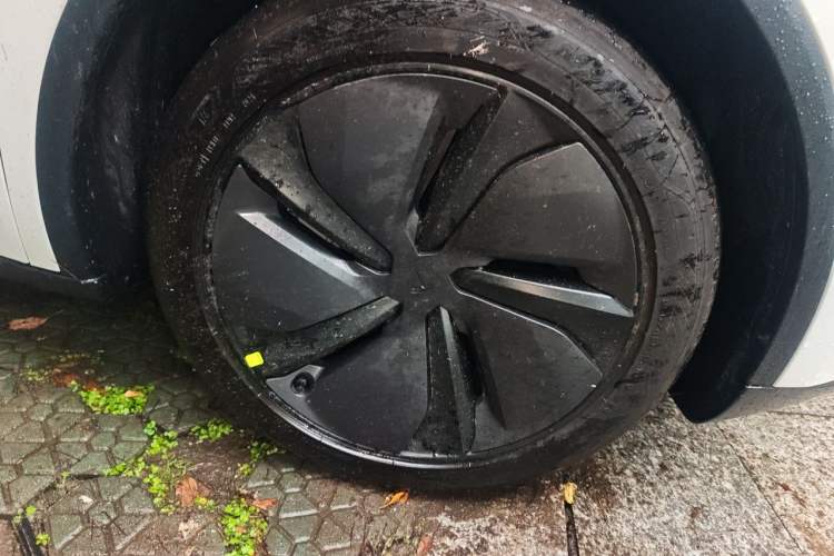 Used Tesla Model Y 2026 Rear-Drive Model Right Front Wheel Hub