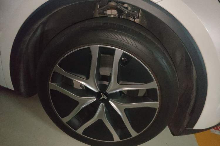 Used Tesla Model Y 2026 Rear-Drive Model Right Front Wheel Hub
