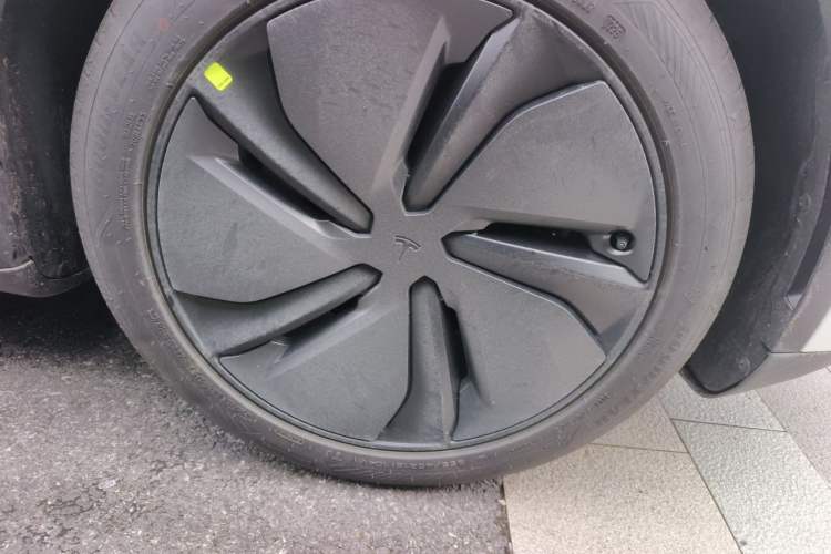 Used Tesla Model Y 2026 Rear-Drive Model Right Front Wheel Hub