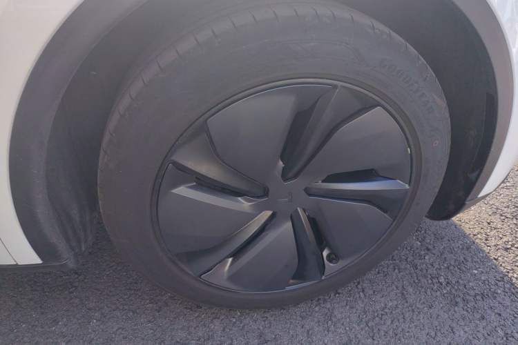 Used Tesla Model Y 2026 Rear-Drive Model Right Front Wheel Hub