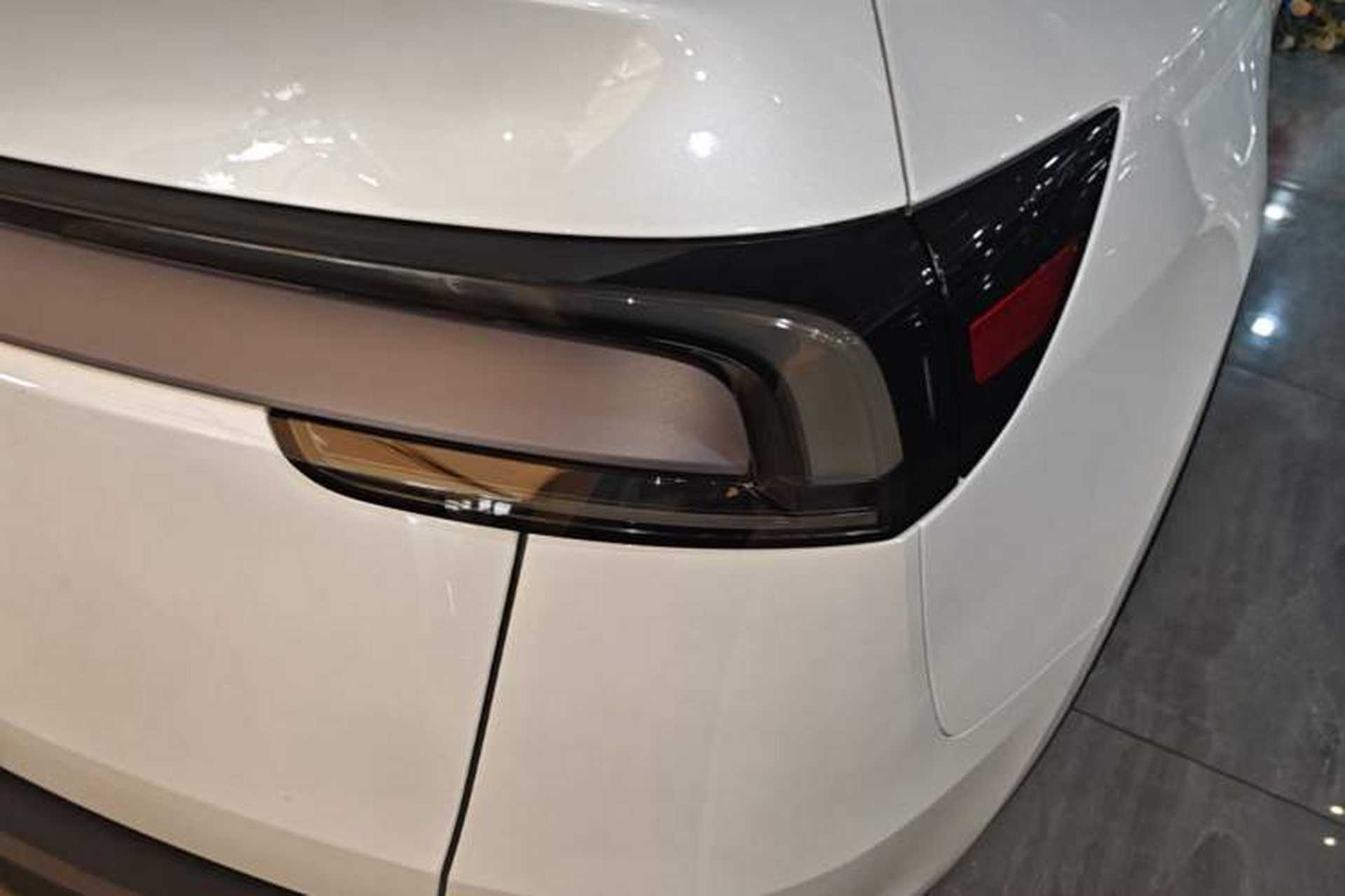 Used Tesla Model Y 2026 Rear-Drive Model Right Rear Taillight