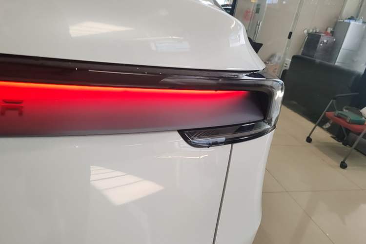 Used Tesla Model Y 2026 Rear-Drive Model Right Rear Taillight
