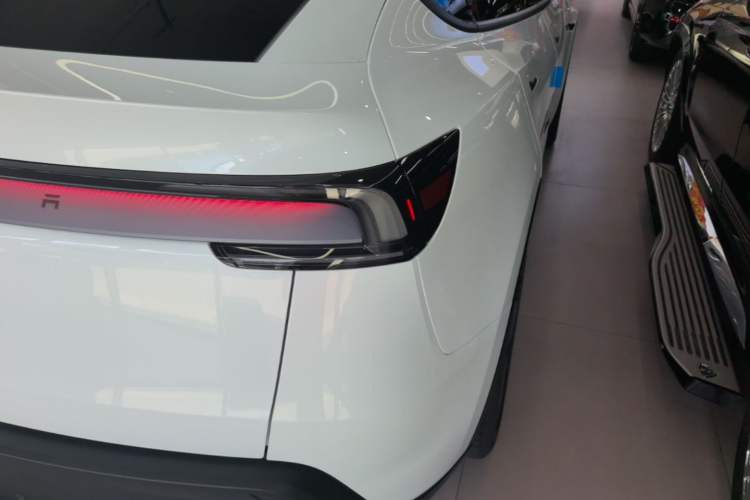 Used Tesla Model Y 2026 Facelifted Long-Range Rear-Drive Model Right Rear Taillight