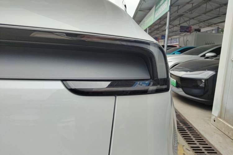 Used Tesla Model Y 2026 Model Long-Range Rear-Wheel-Drive Version Right Rear Taillight