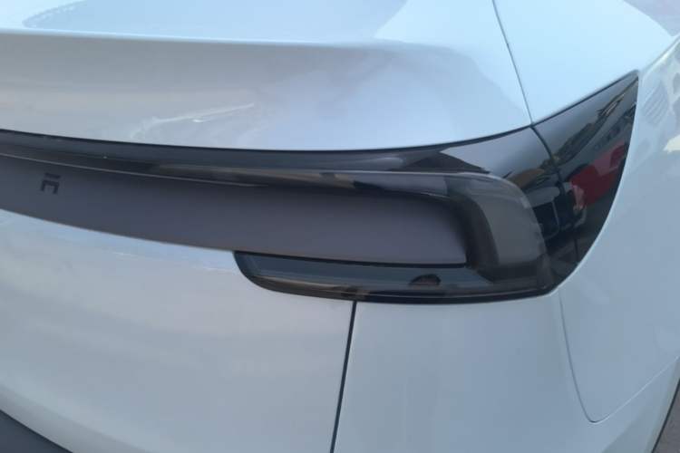 Used Tesla Model Y 2026 Rear-Drive Model Right Rear Taillight