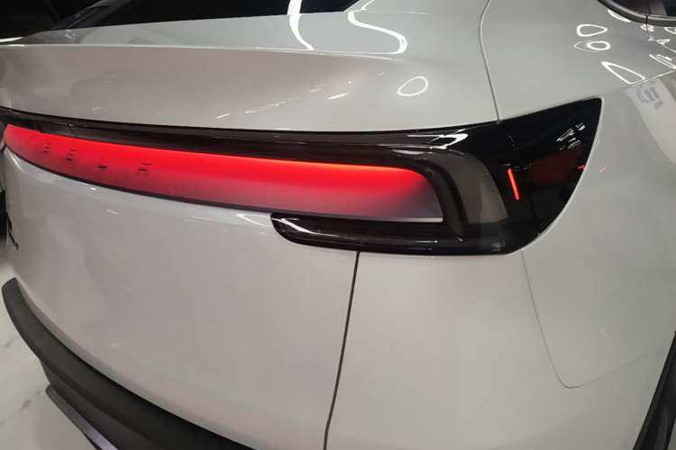 Used Tesla Model Y 2026 Rear-Drive Model Right Rear Taillight