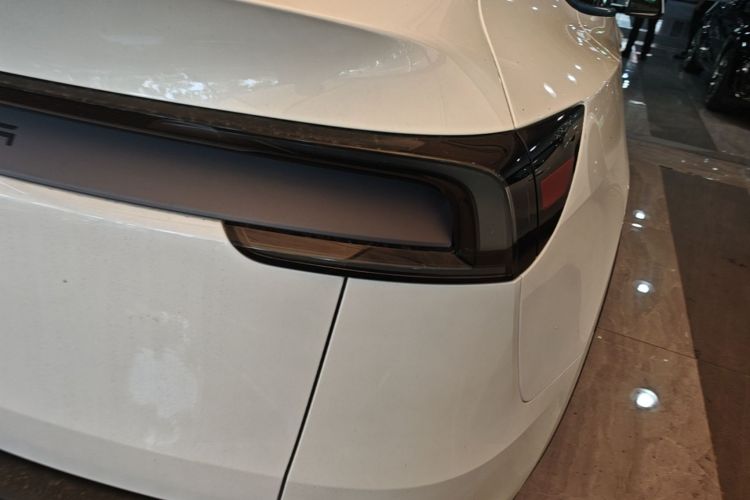 Used Tesla Model Y 2026 Rear-Drive Model Right Rear Taillight