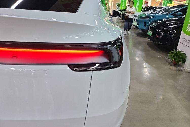 Used Tesla Model Y 2026 Model Long-Range Rear-Wheel-Drive Version Right Rear Taillight