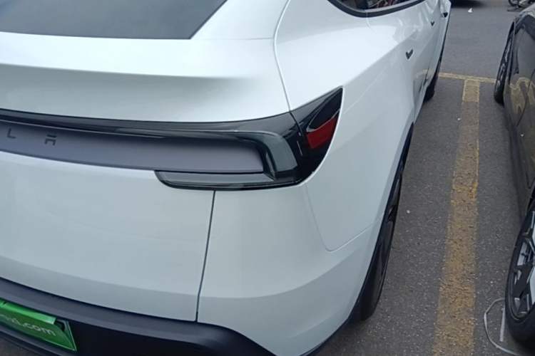 Used Tesla Model Y 2026 Facelifted Long-Range Rear-Drive Model Right Rear Taillight