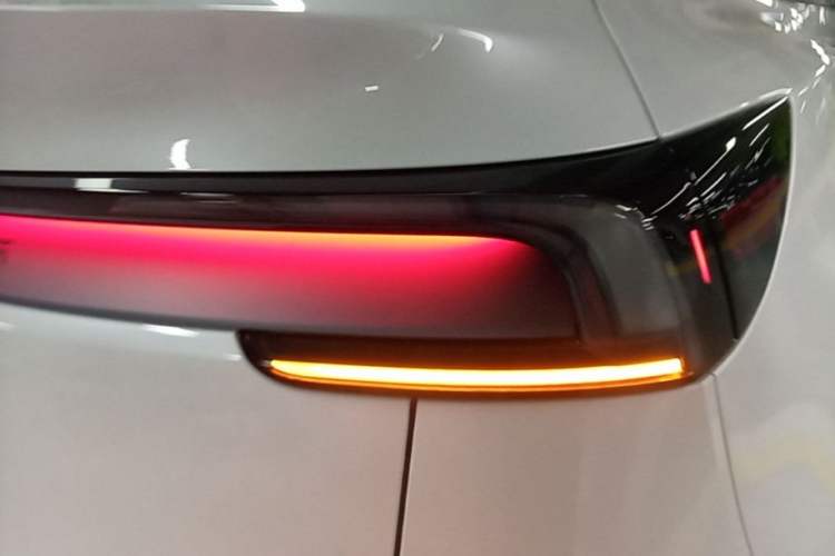 Used Tesla Model Y 2026 Rear-Drive Model Right Rear Taillight