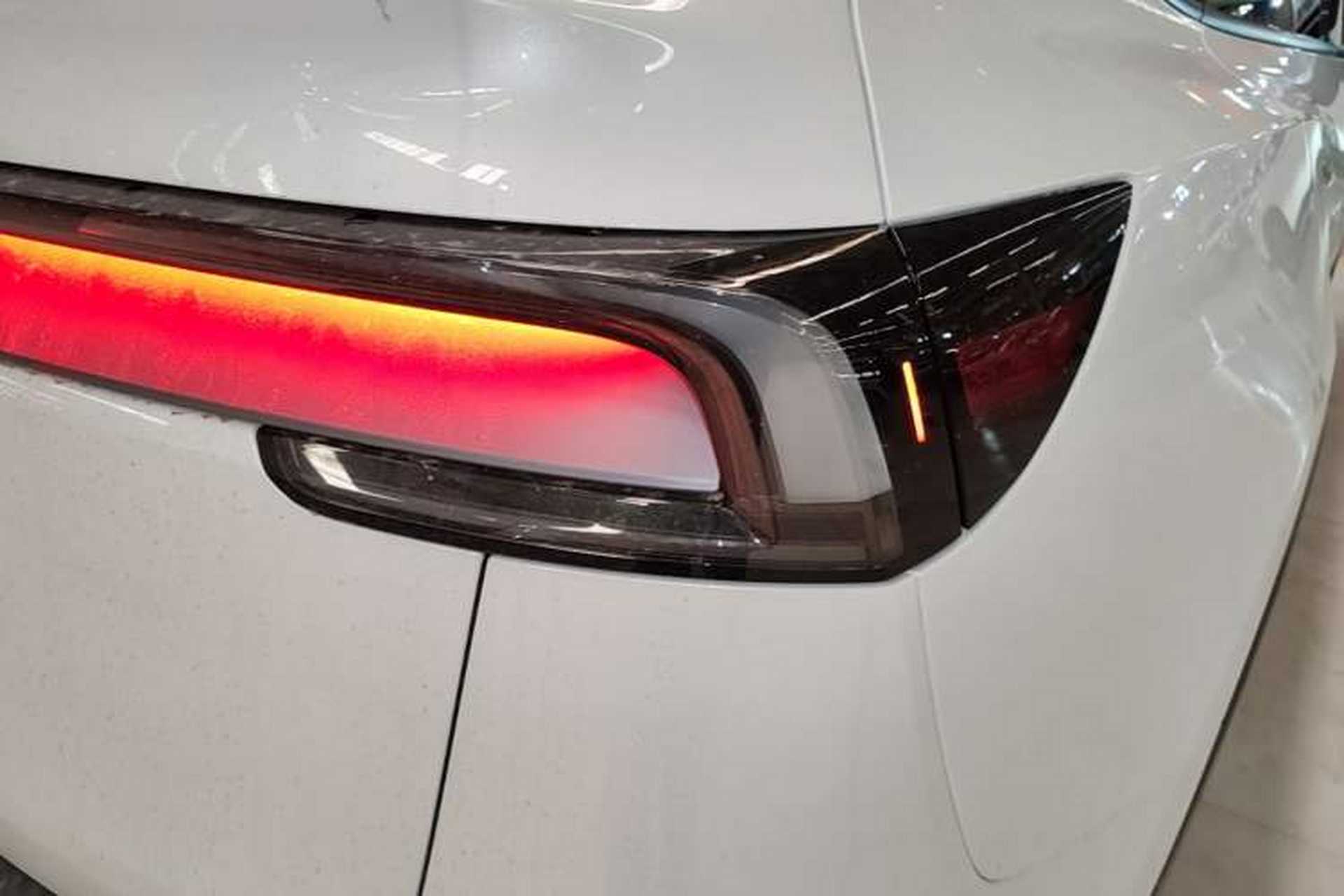 Used Tesla Model Y 2026 Rear-Drive Model Right Rear Taillight