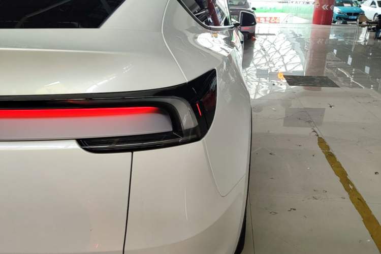 Used Tesla Model Y 2026 Model Long-Range Rear-Wheel-Drive Version Right Rear Taillight