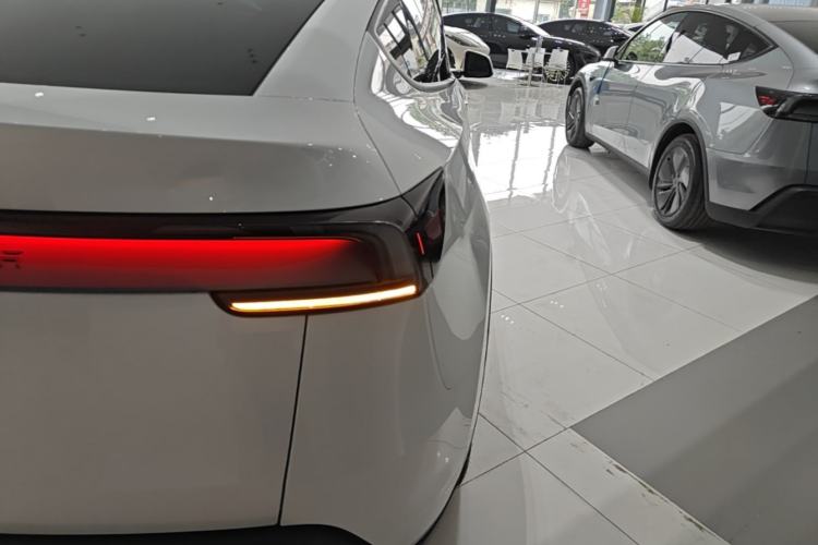Used Tesla Model Y 2026 Rear-Drive Model Right Rear Taillight