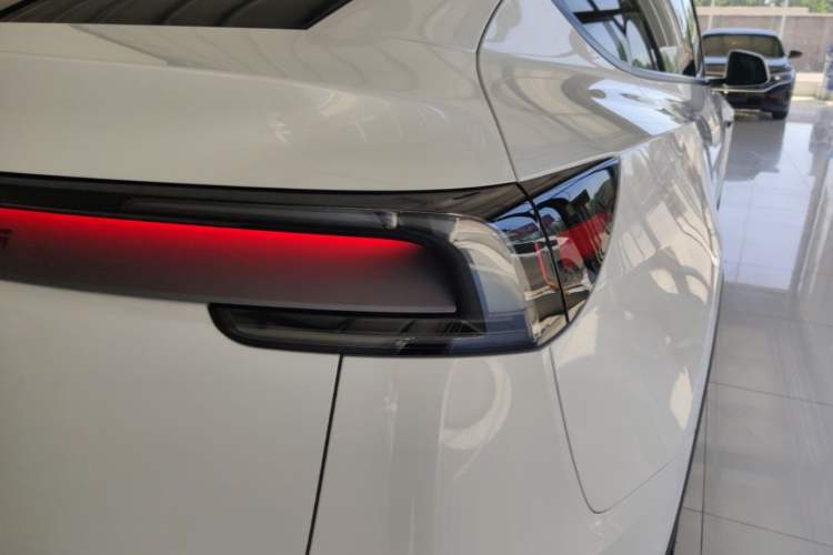 Used Tesla Model Y 2026 Long-Range All-Wheel-Drive Model Right Rear Taillight
