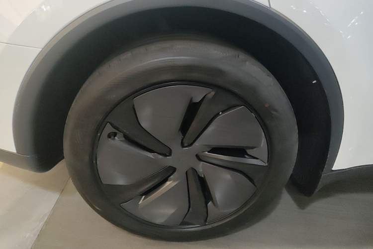 Used Tesla Model Y 2026 Rear-Drive Model Right Rear Wheel Hub