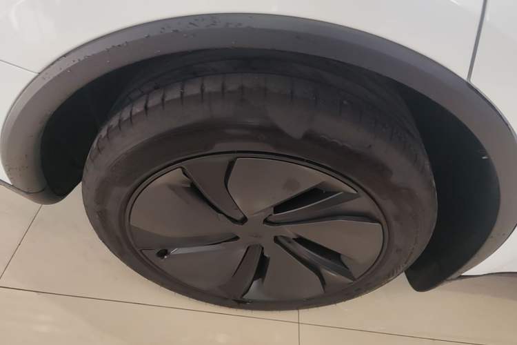Used Tesla Model Y 2026 Rear-Drive Model Right Rear Wheel Hub