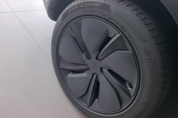 Used Tesla Model Y 2026 Facelifted Long-Range Rear-Drive Model Right Rear Wheel Hub