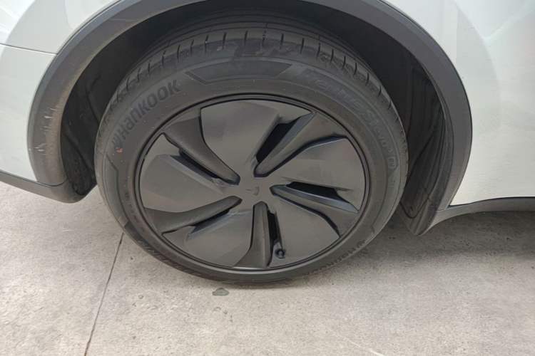 Used Tesla Model Y 2026 Model Long-Range Rear-Wheel-Drive Version Right Rear Wheel Hub