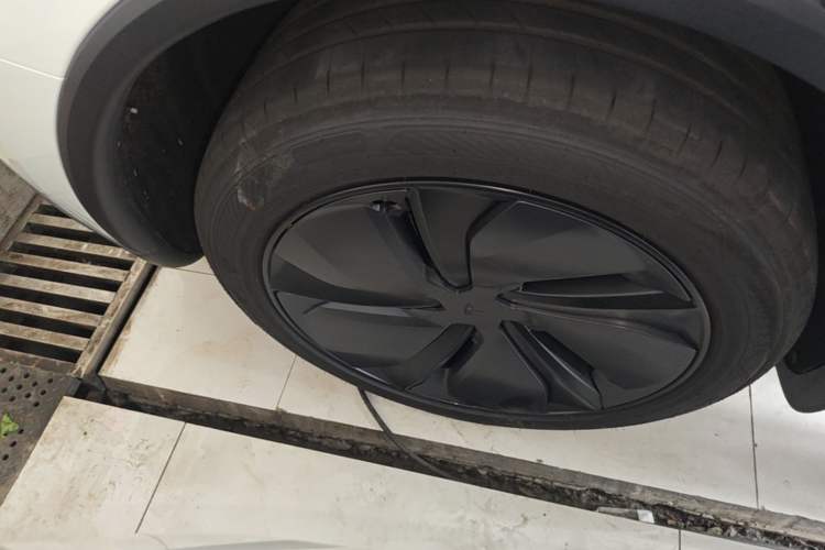 Used Tesla Model Y 2026 Rear-Drive Model Right Rear Wheel Hub