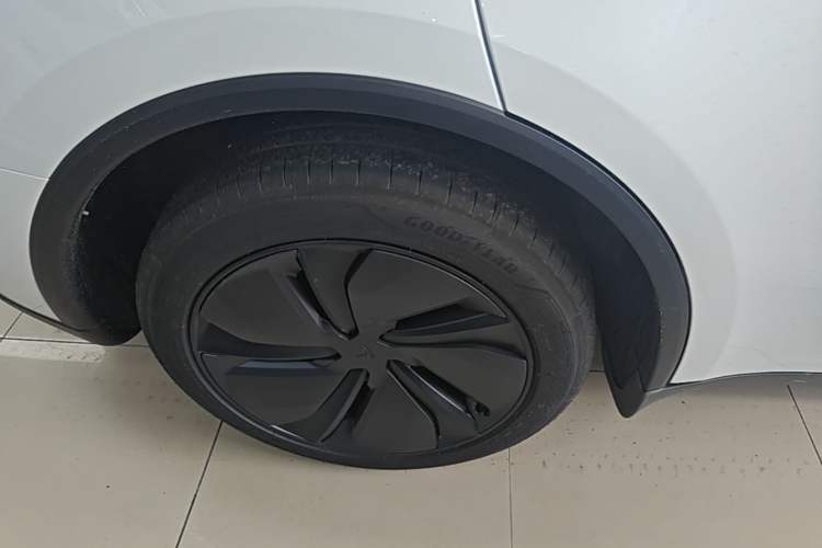 Used Tesla Model Y 2026 Rear-Drive Model Right Rear Wheel Hub