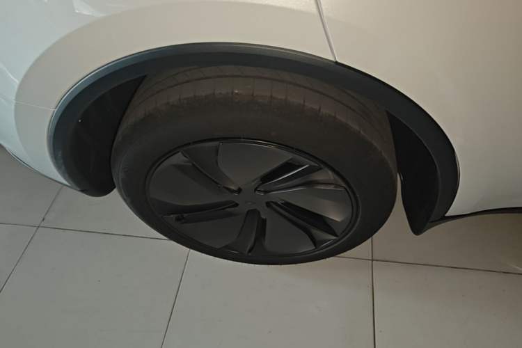 Used Tesla Model Y 2026 Rear-Drive Model Right Rear Wheel Hub