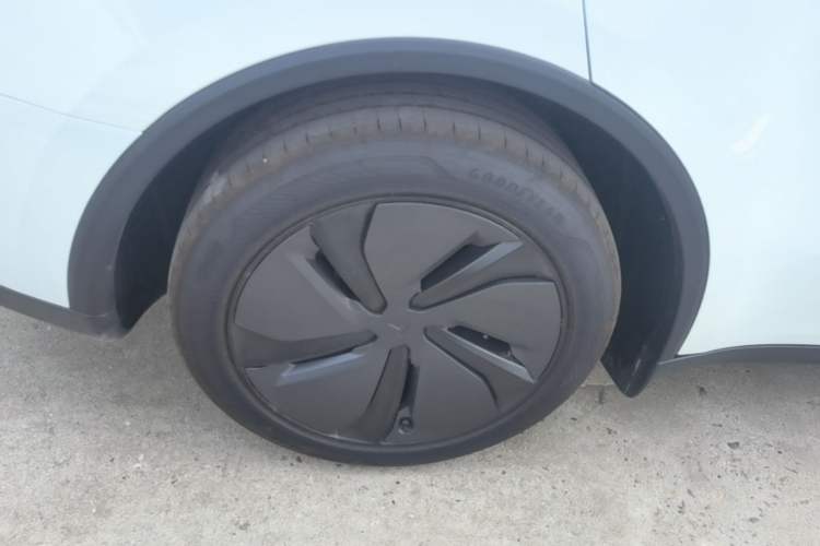 Used Tesla Model Y 2026 Rear-Drive Model Right Rear Wheel Hub
