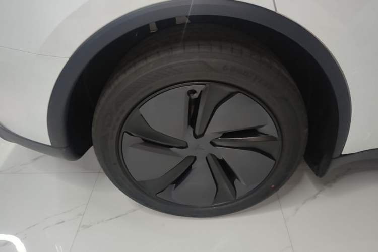 Used Tesla Model Y 2026 Rear-Drive Model Right Rear Wheel Hub