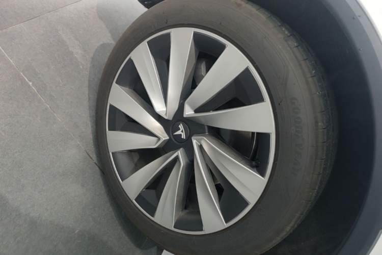Used Tesla Model Y 2026 Rear-Drive Model Right Rear Wheel Hub