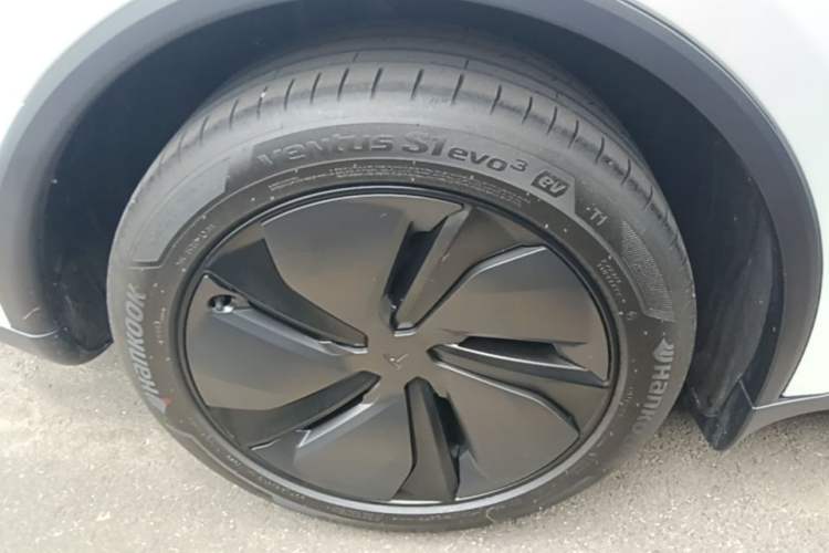Used Tesla Model Y 2026 Facelifted Long-Range Rear-Drive Model Right Rear Wheel Hub