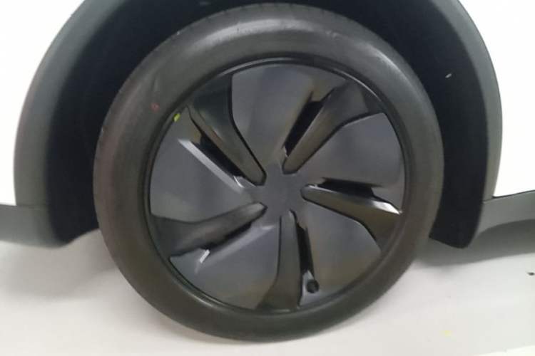 Used Tesla Model Y 2026 Rear-Drive Model Right Rear Wheel Hub
