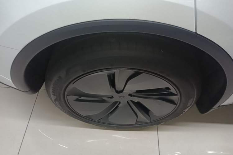 Used Tesla Model Y 2026 Rear-Drive Model Right Rear Wheel Hub